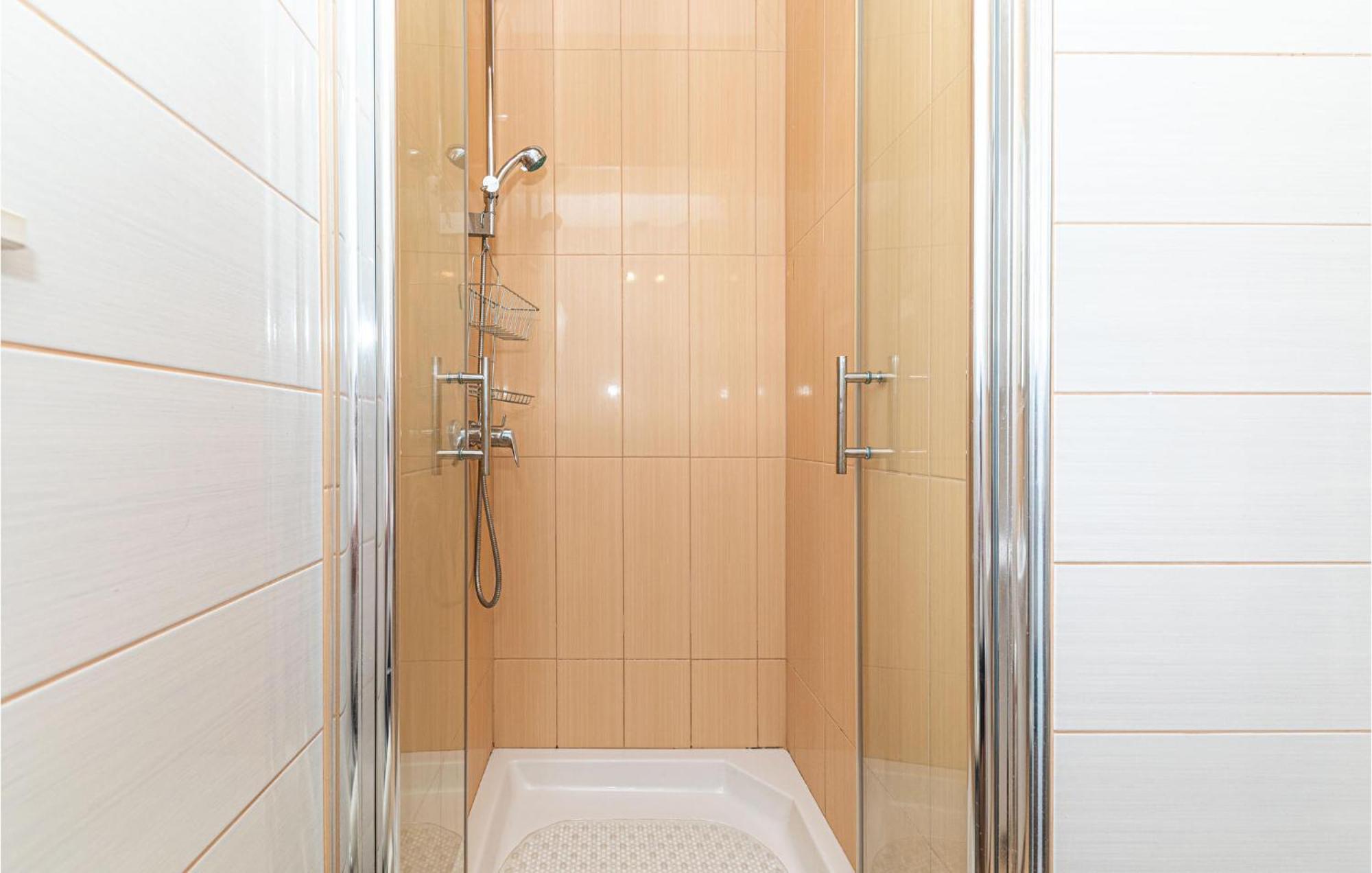 2 Bedroom Beautiful Apartment In Okrug Gornji Trogir Bagian luar foto