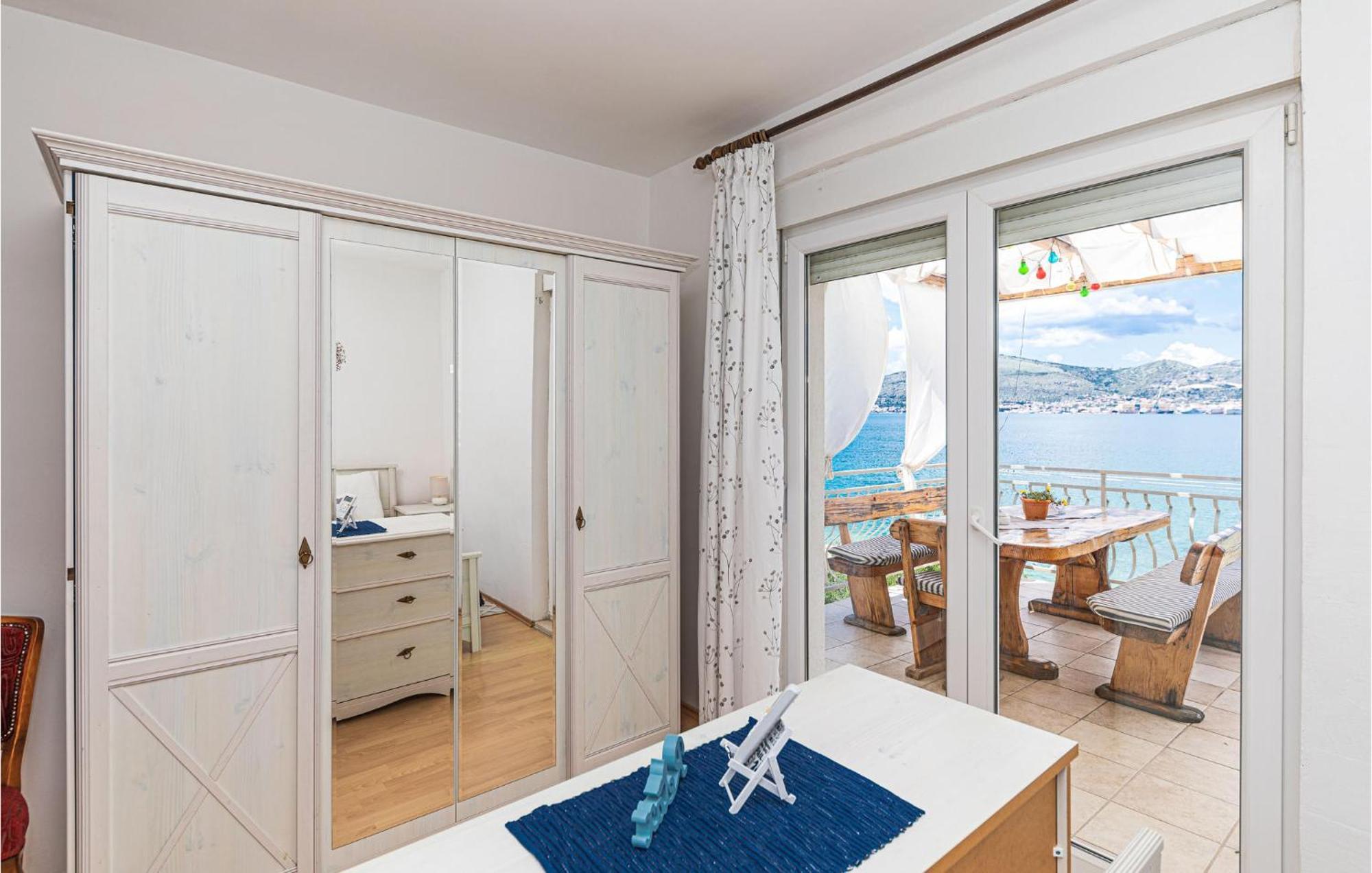 2 Bedroom Beautiful Apartment In Okrug Gornji Trogir Bagian luar foto